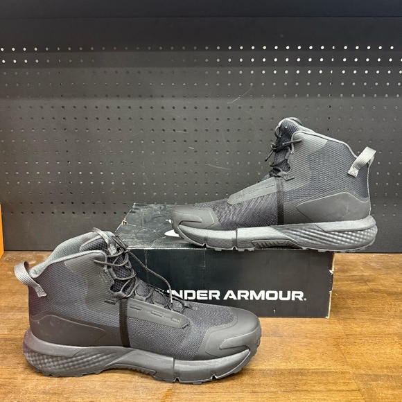 <New W/ Box! Mens Under Armour Charged Valstez Mid Black Sporty Sneakers Size 14